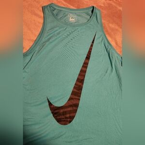 Nike Aqua Dri-Fit Sleeveless Top (Size: XL)